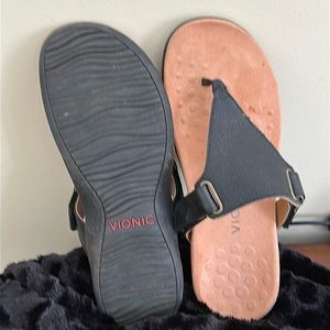 Vionic Women’s Wanda Black Leather Sandals Size 8.5